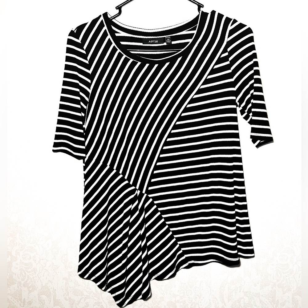 Black and white cute top